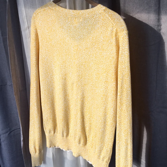 🌬Banana Republic Soft Yellow Cardigan - Picture 5 of 5